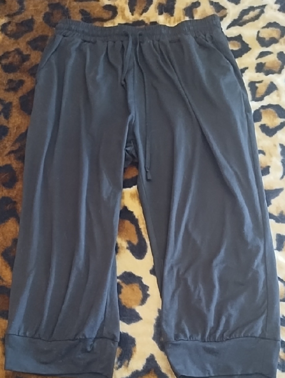Woman's Drawstring Cropped Leg Lounge Pants XL
